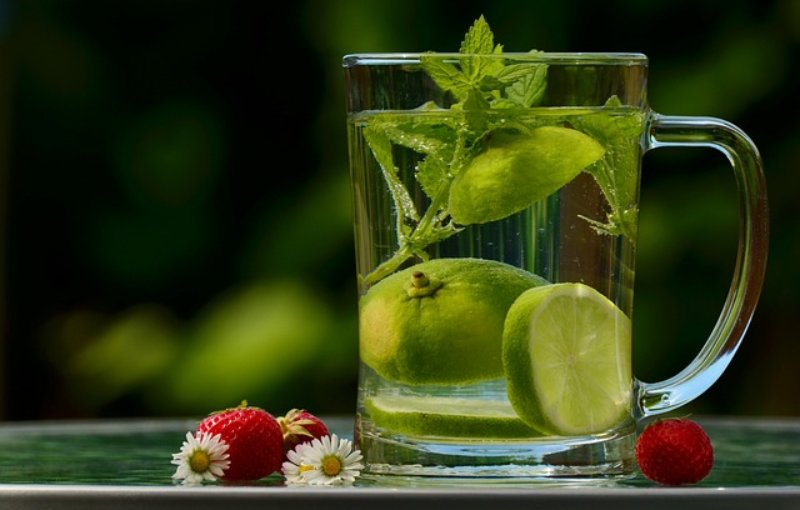 Woda: must-heve na lato, nawadnianie. Autor zdjęcia: Congerdesign, pixabay.com